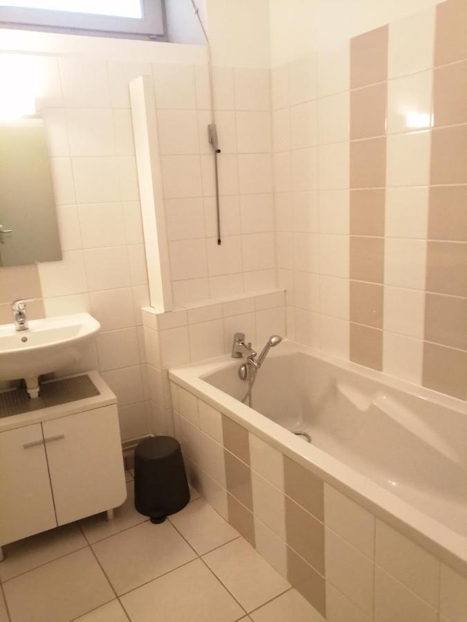 Studio Dans Vieux Magasin 1800 Apartment Sedan Ngoại thất bức ảnh