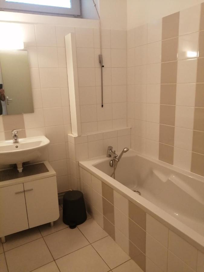 Studio Dans Vieux Magasin 1800 Apartment Sedan Ngoại thất bức ảnh
